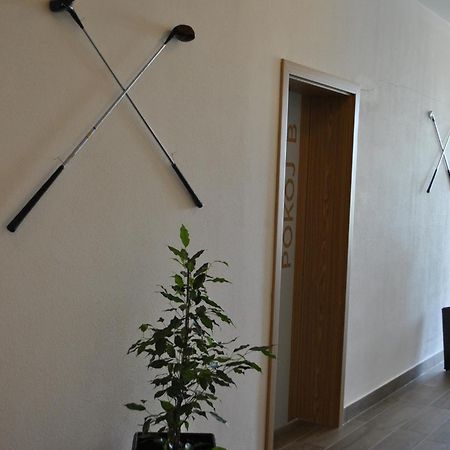 Hotel Golf Jezera Ostrožská Nová Ves Dış mekan fotoğraf