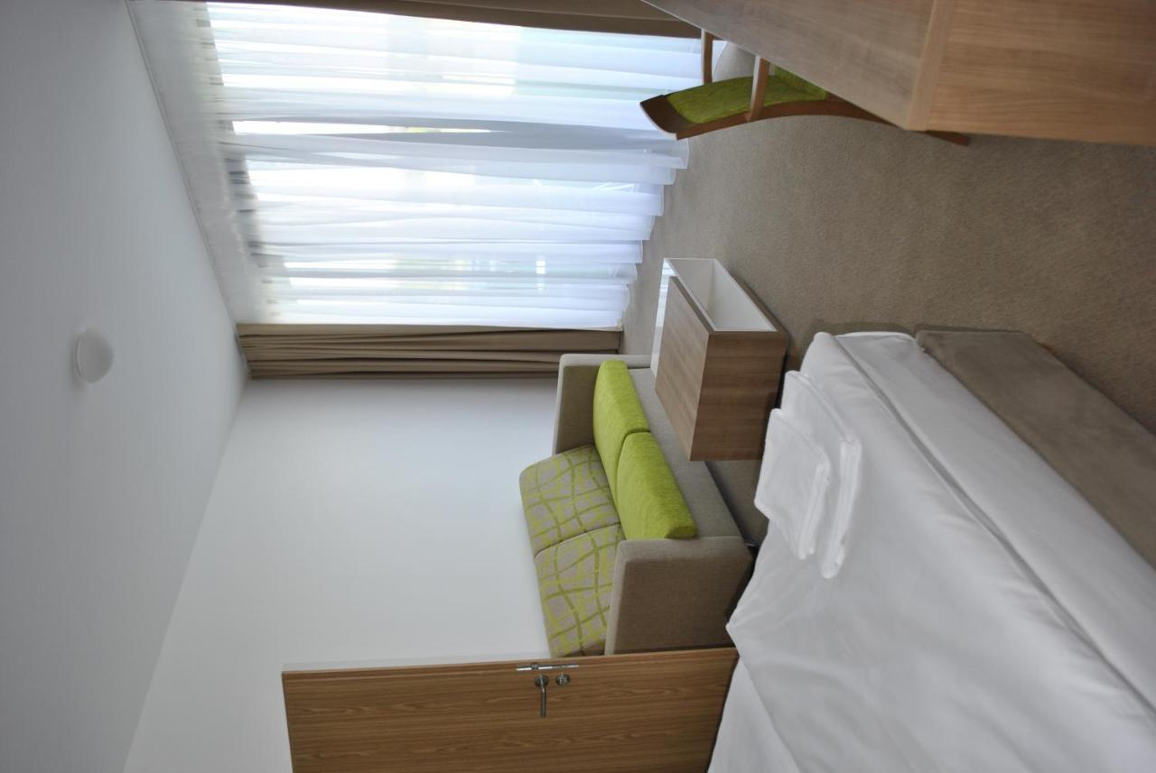 Hotel Golf Jezera Ostrožská Nová Ves Dış mekan fotoğraf