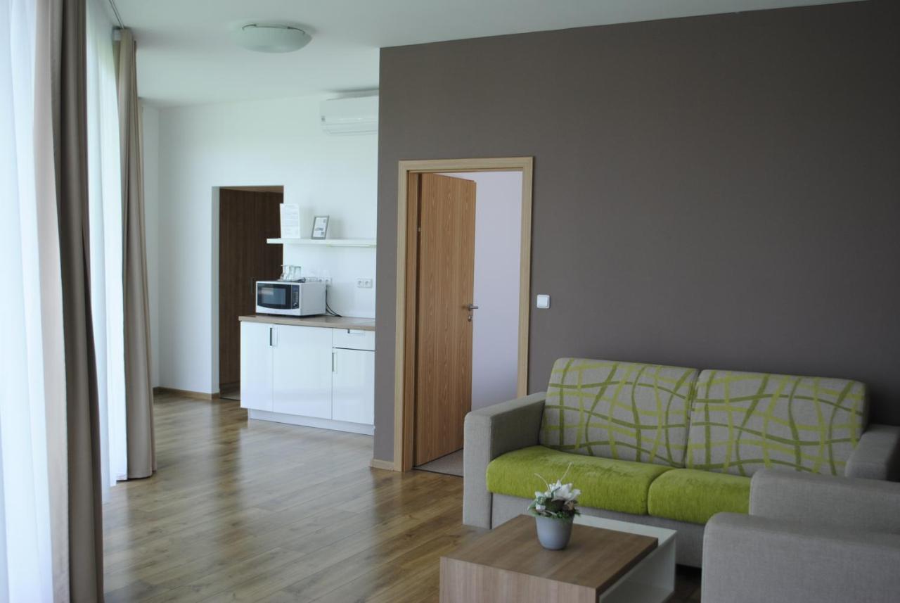 Hotel Golf Jezera Ostrožská Nová Ves Dış mekan fotoğraf