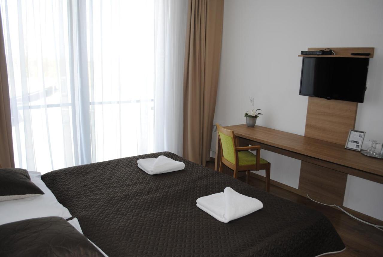 Hotel Golf Jezera Ostrožská Nová Ves Dış mekan fotoğraf