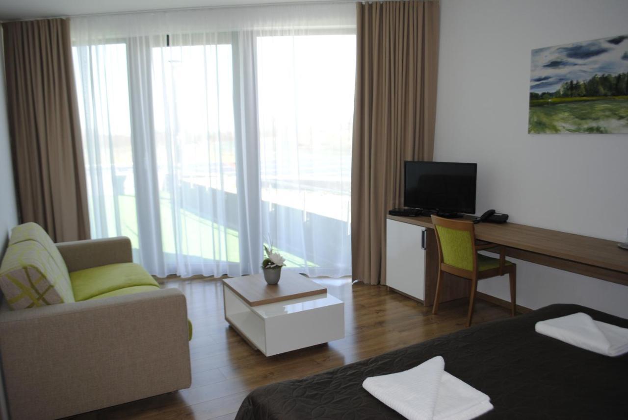 Hotel Golf Jezera Ostrožská Nová Ves Dış mekan fotoğraf