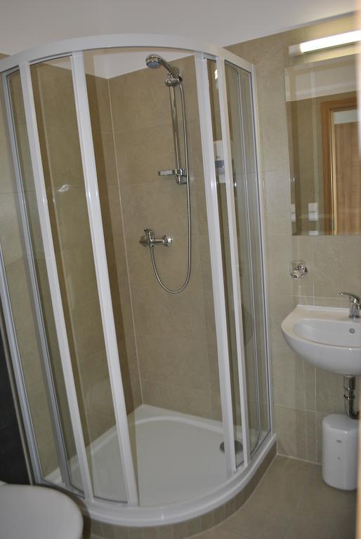 Hotel Golf Jezera Ostrožská Nová Ves Dış mekan fotoğraf
