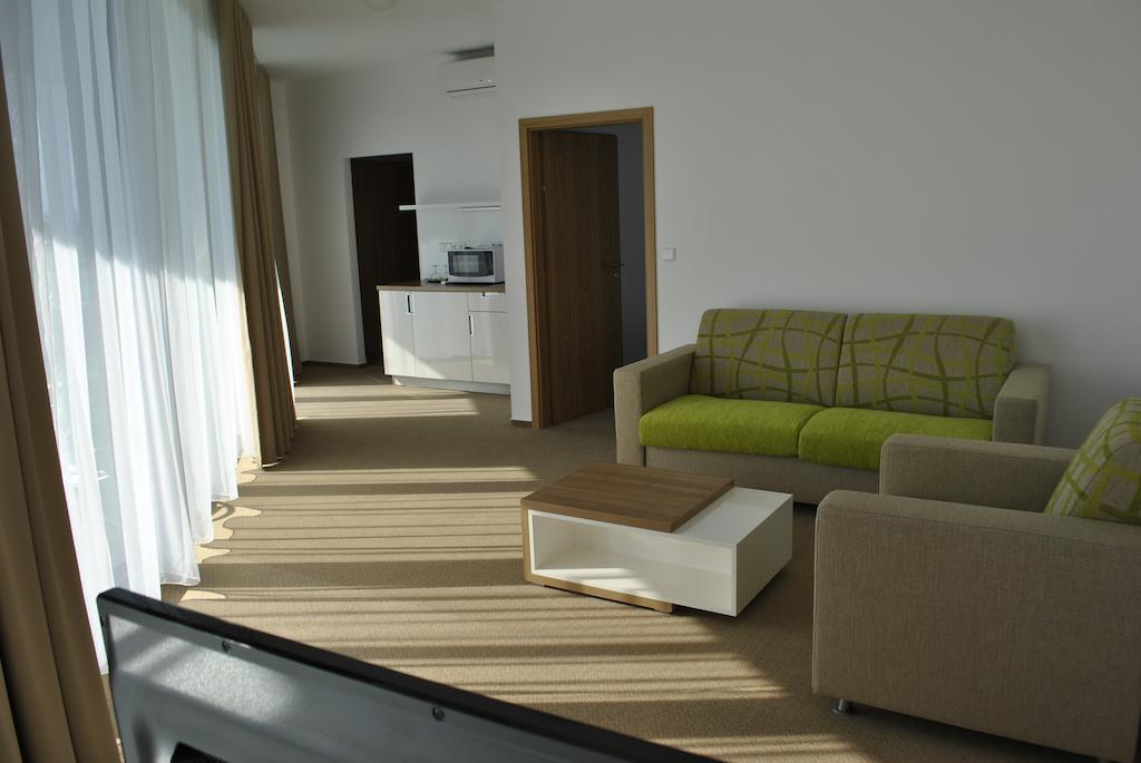 Hotel Golf Jezera Ostrožská Nová Ves Dış mekan fotoğraf