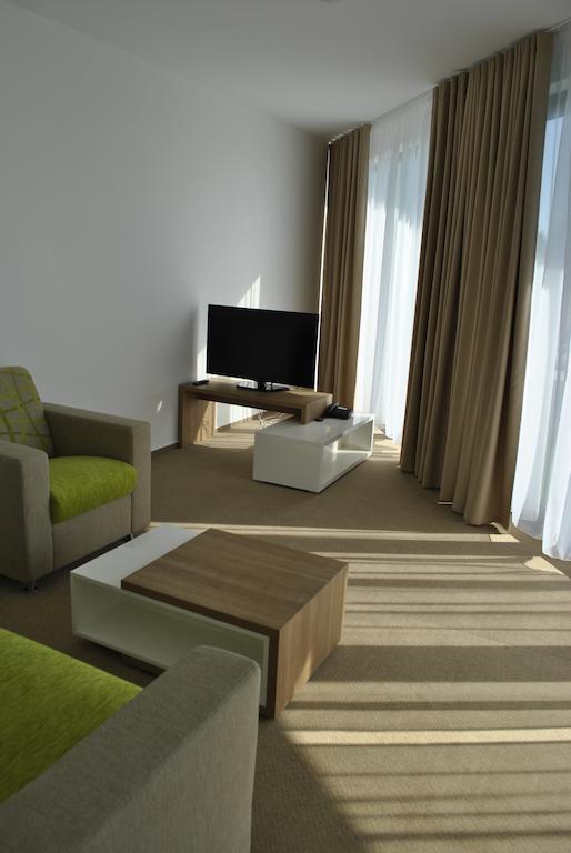 Hotel Golf Jezera Ostrožská Nová Ves Dış mekan fotoğraf
