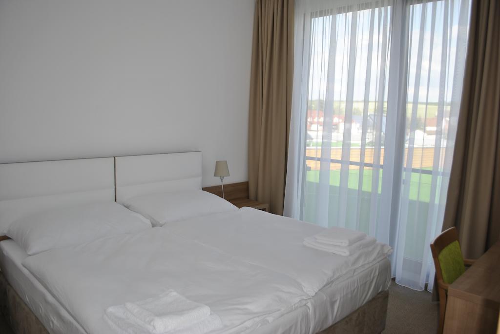 Hotel Golf Jezera Ostrožská Nová Ves Dış mekan fotoğraf