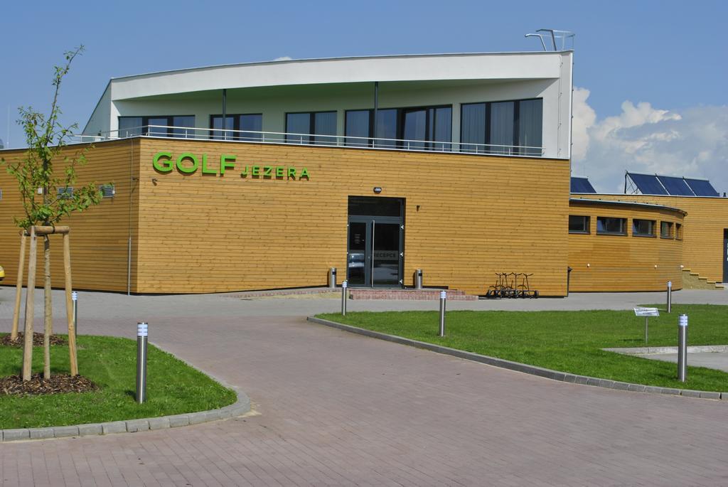 Hotel Golf Jezera Ostrožská Nová Ves Dış mekan fotoğraf