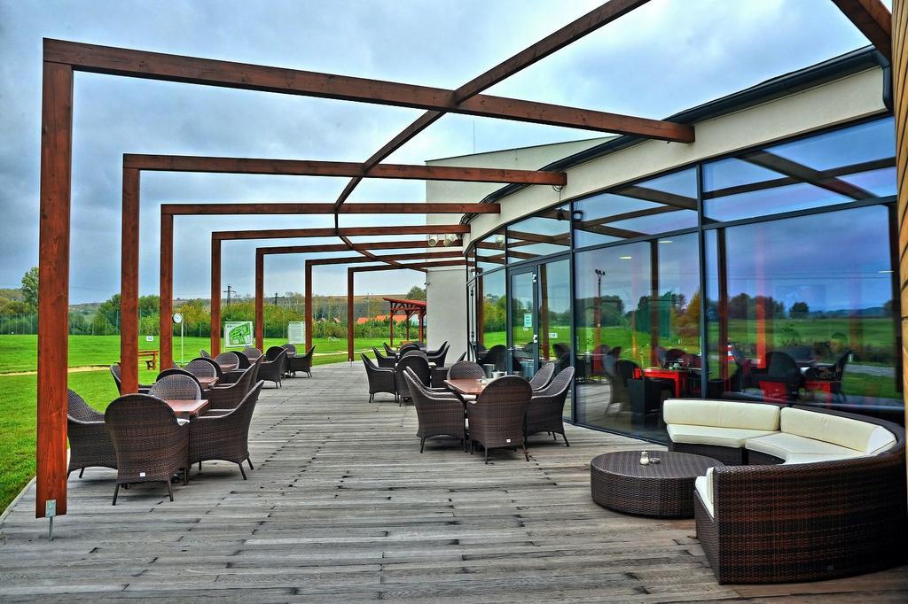 Hotel Golf Jezera Ostrožská Nová Ves Dış mekan fotoğraf